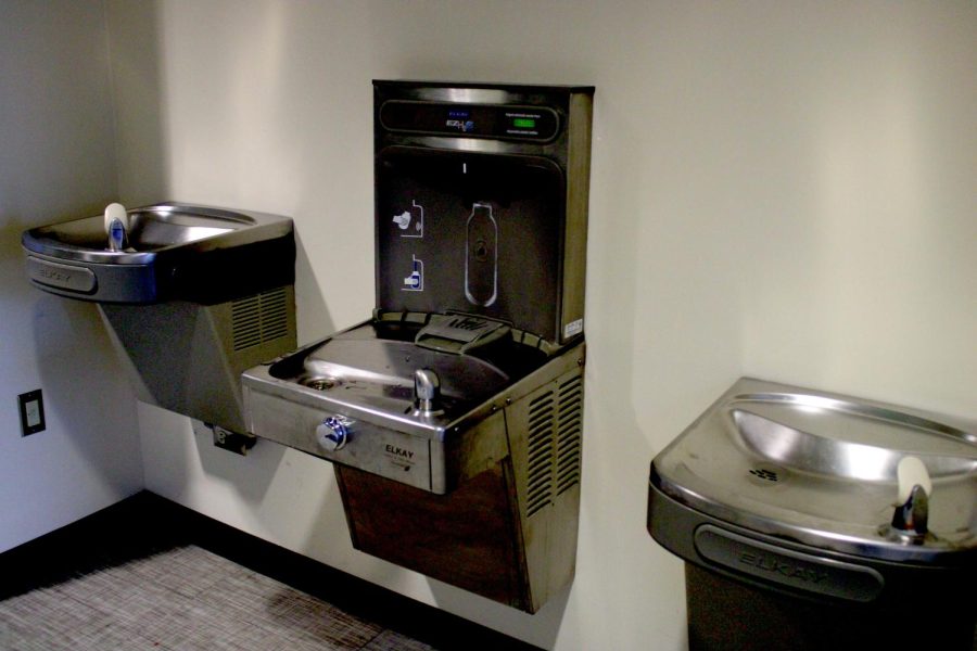 Water+fountains+around+EHS+look+like+they+have+filters+but+The+Pirateer+staff+found+out+that+there+arent+any+filters+so+students+and+staff+are+drinking+tap+water.+
